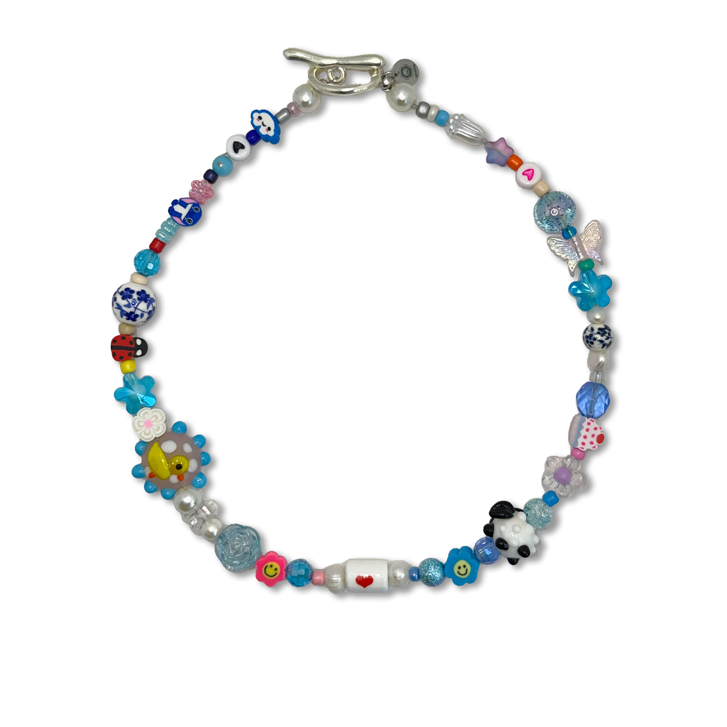 The Koh Lanta is a handmade pearl necklace. Made with real freshwater pearls. Front photo