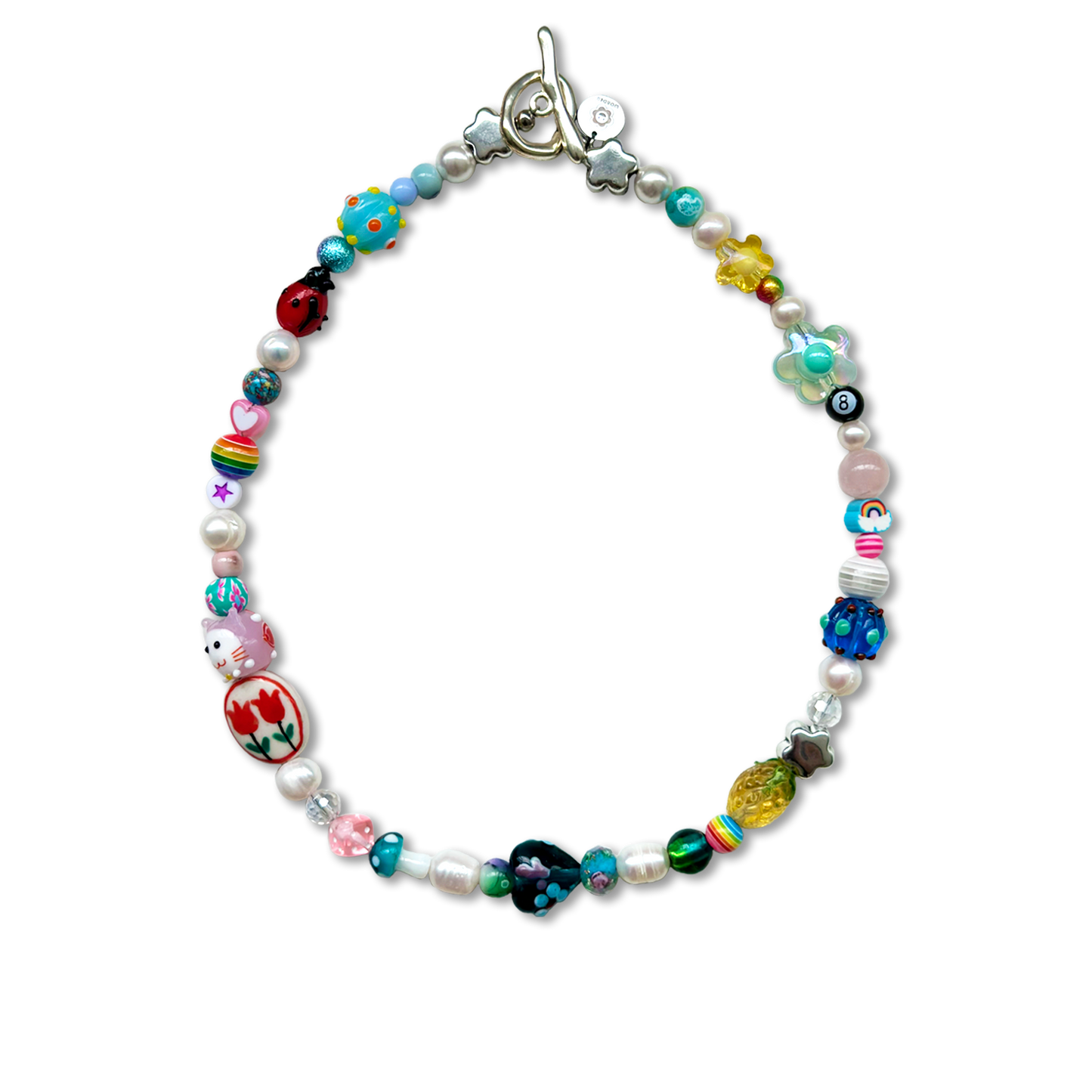 The Summer Flirt handmade pearl necklace. Fashion and trendy accessory. Front photo.
